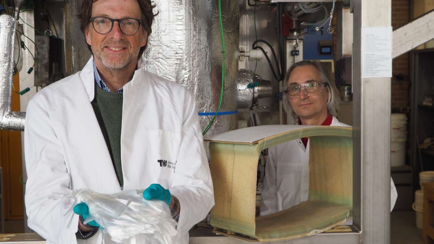 TNO experts in lab om vezels windturbinebladen terug te winnen (1)
